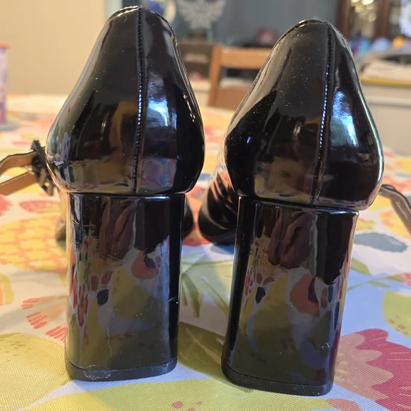 Black Patent Leather Mary Jane Shoes - Picture 2 of 8